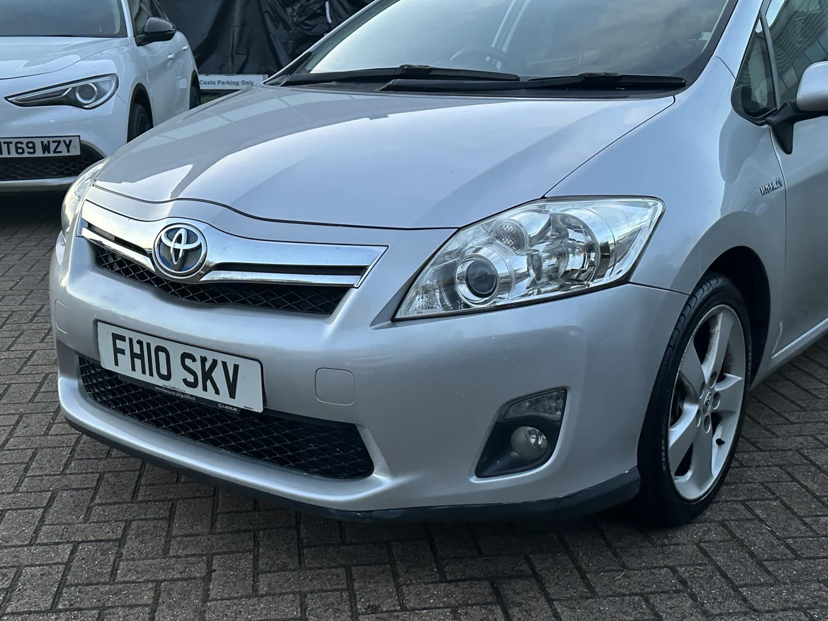 Toyota Auris 1.8 VVT-h T Spirit Hatchback 5dr Petrol Hybrid CVT Euro 5 (s/s) (136 ps)