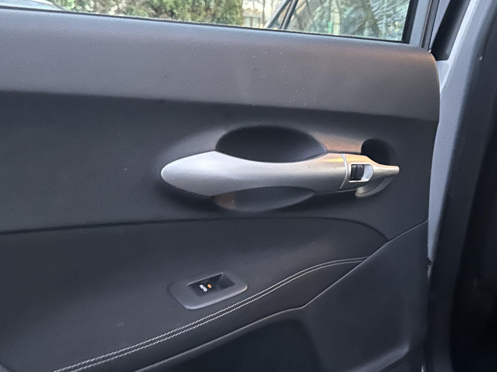 Toyota Auris 1.8 VVT-h T Spirit Hatchback 5dr Petrol Hybrid CVT Euro 5 (s/s) (136 ps)