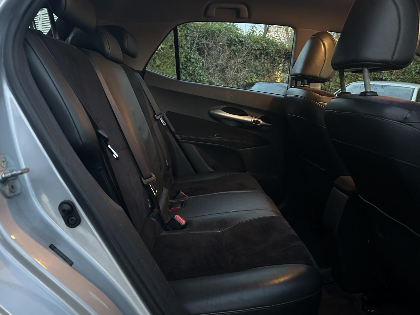 Toyota Auris 1.8 VVT-h T Spirit Hatchback 5dr Petrol Hybrid CVT Euro 5 (s/s) (136 ps)