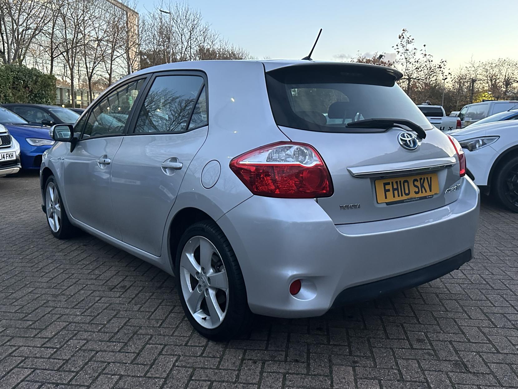 Toyota Auris 1.8 VVT-h T Spirit Hatchback 5dr Petrol Hybrid CVT Euro 5 (s/s) (136 ps)