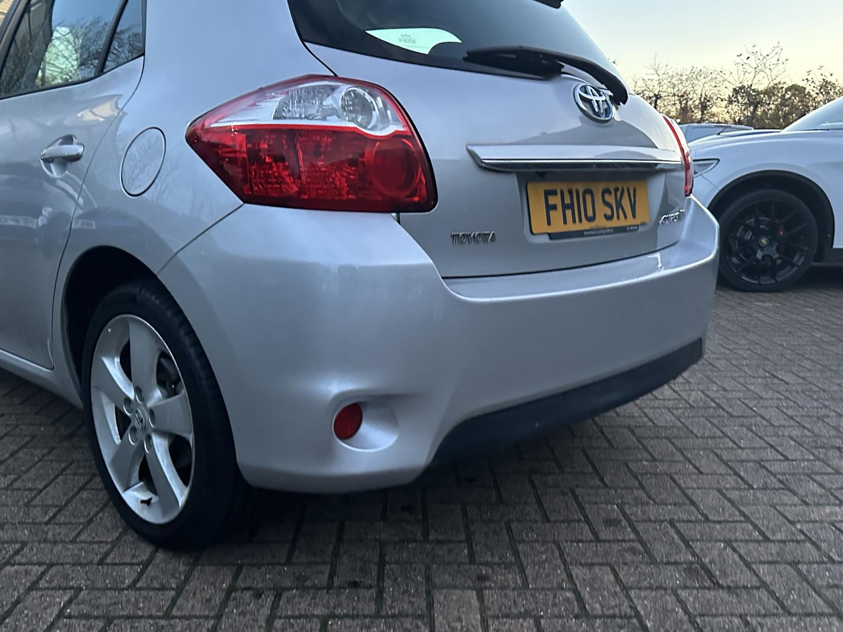 Toyota Auris 1.8 VVT-h T Spirit Hatchback 5dr Petrol Hybrid CVT Euro 5 (s/s) (136 ps)