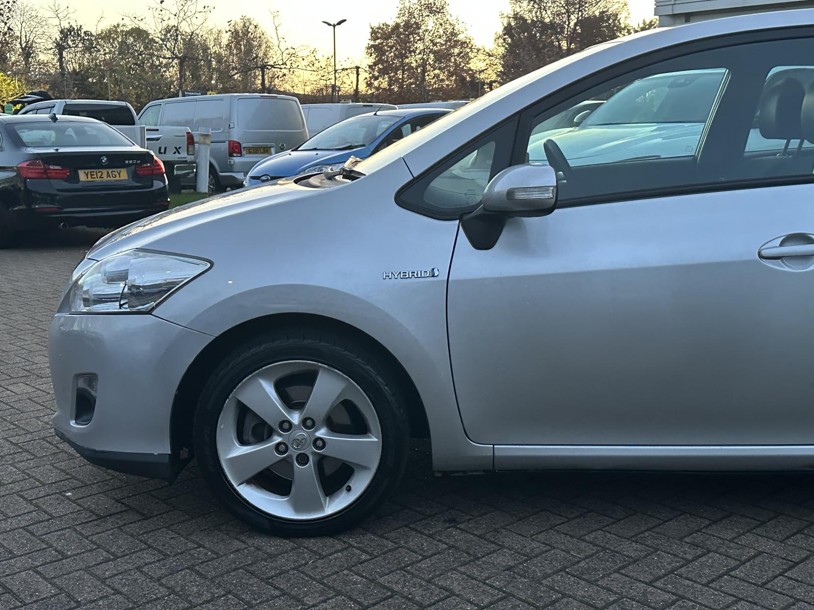 Toyota Auris 1.8 VVT-h T Spirit Hatchback 5dr Petrol Hybrid CVT Euro 5 (s/s) (136 ps)