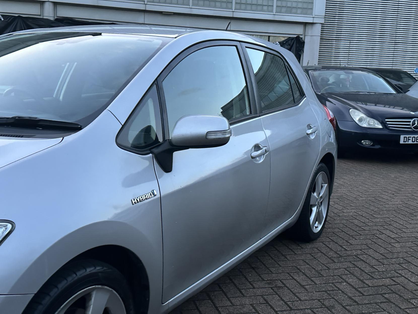 Toyota Auris 1.8 VVT-h T Spirit Hatchback 5dr Petrol Hybrid CVT Euro 5 (s/s) (136 ps)