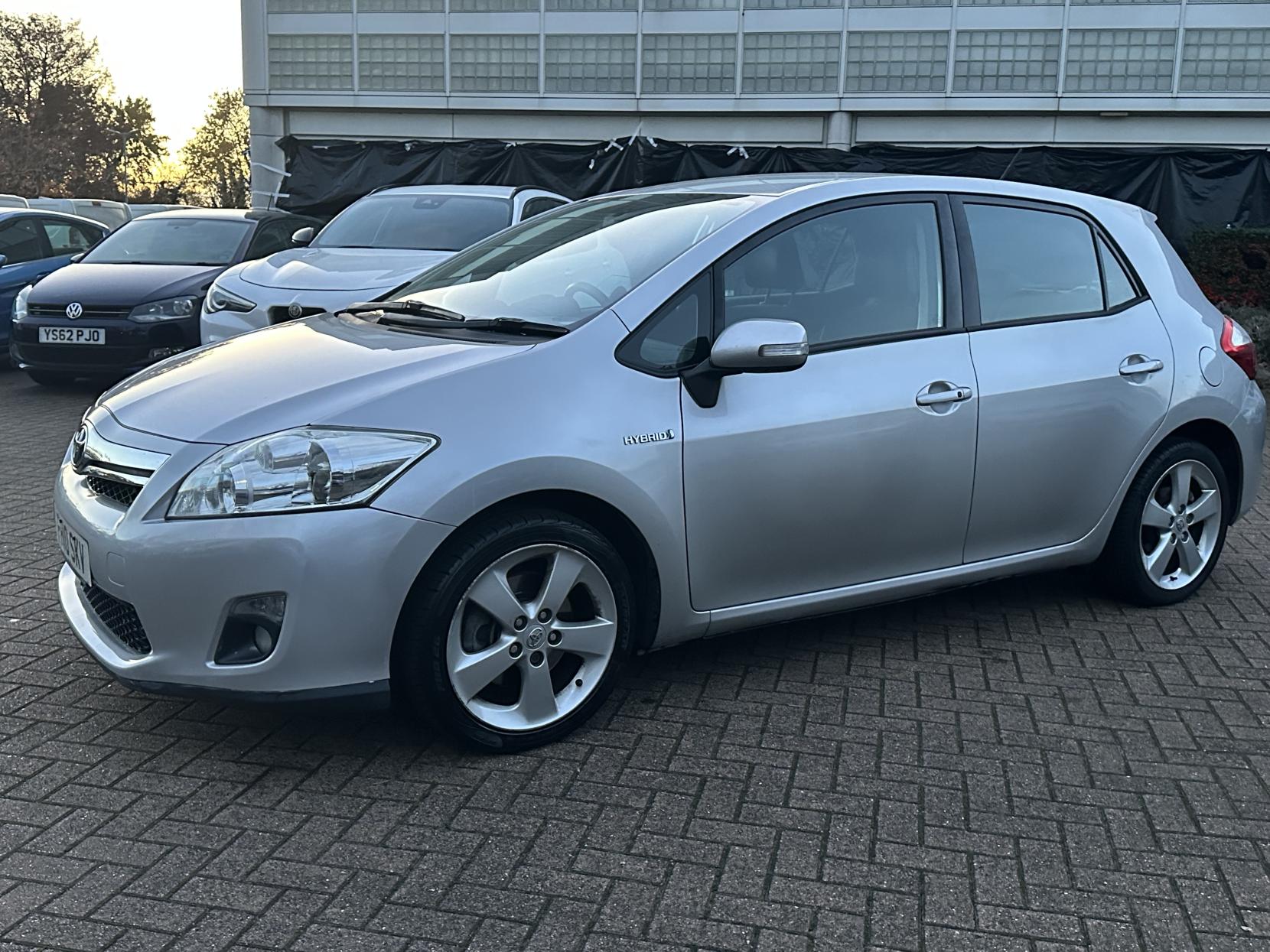 Toyota Auris 1.8 VVT-h T Spirit Hatchback 5dr Petrol Hybrid CVT Euro 5 (s/s) (136 ps)