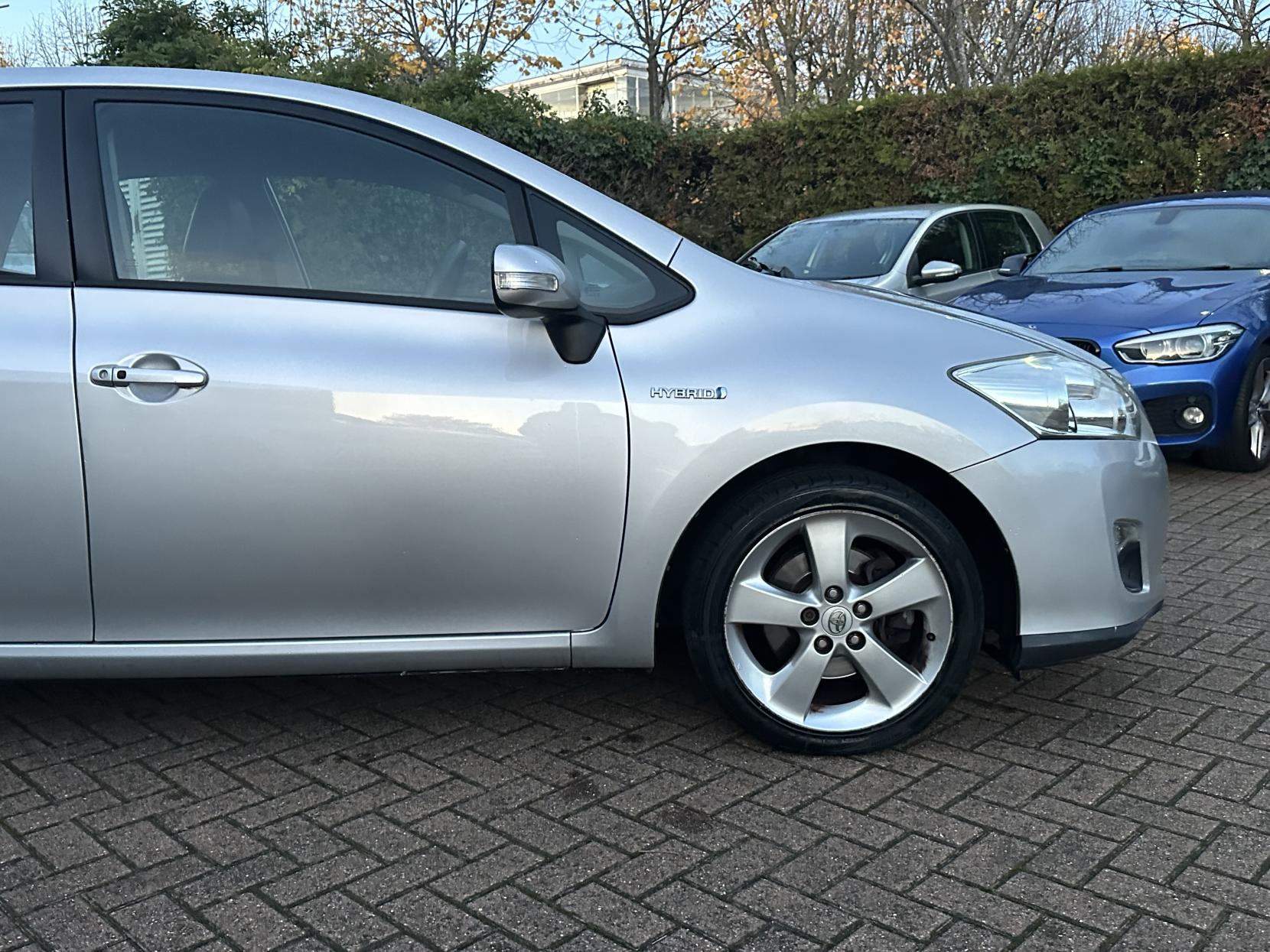 Toyota Auris 1.8 VVT-h T Spirit Hatchback 5dr Petrol Hybrid CVT Euro 5 (s/s) (136 ps)