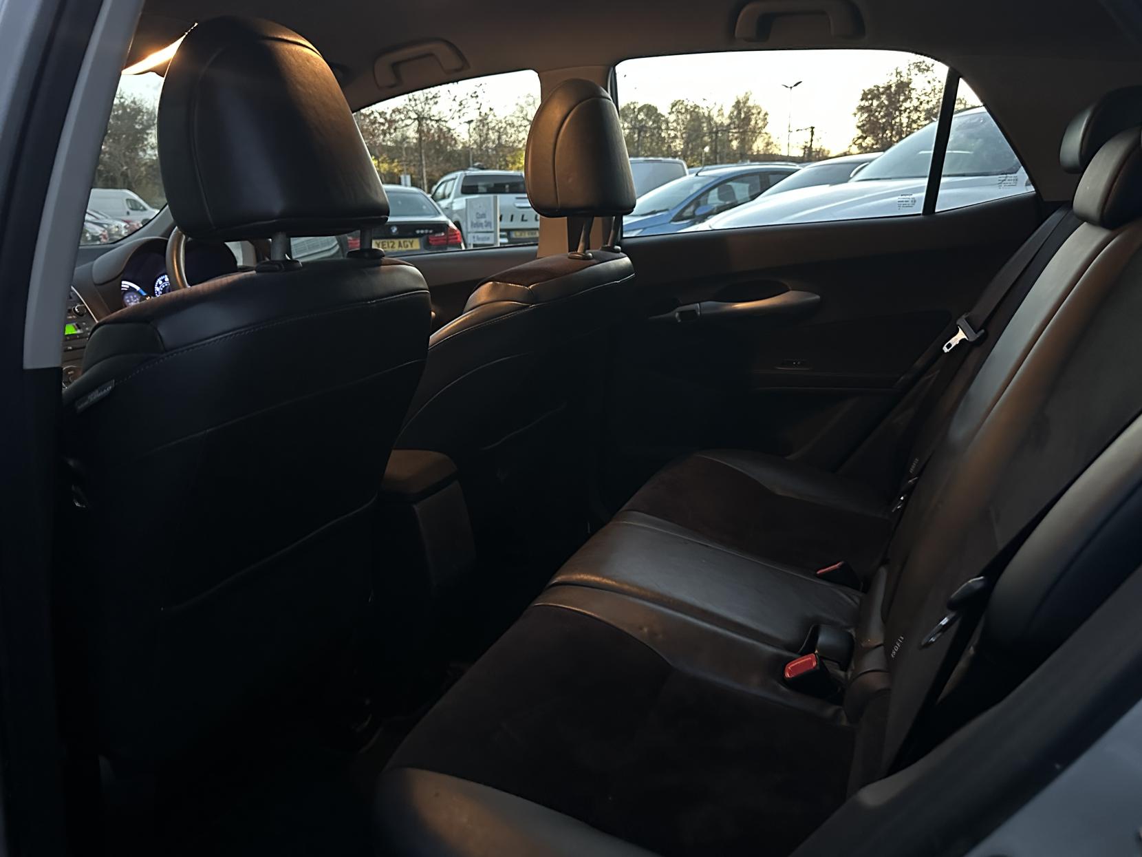 Toyota Auris 1.8 VVT-h T Spirit Hatchback 5dr Petrol Hybrid CVT Euro 5 (s/s) (136 ps)