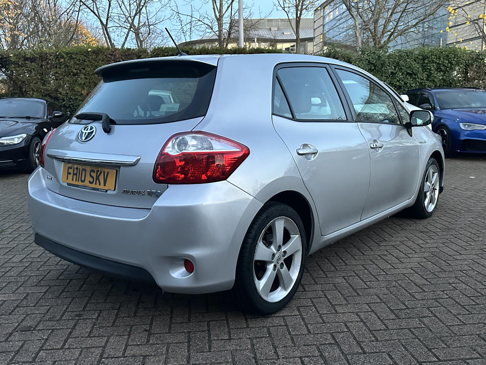 Toyota Auris 1.8 VVT-h T Spirit Hatchback 5dr Petrol Hybrid CVT Euro 5 (s/s) (136 ps)