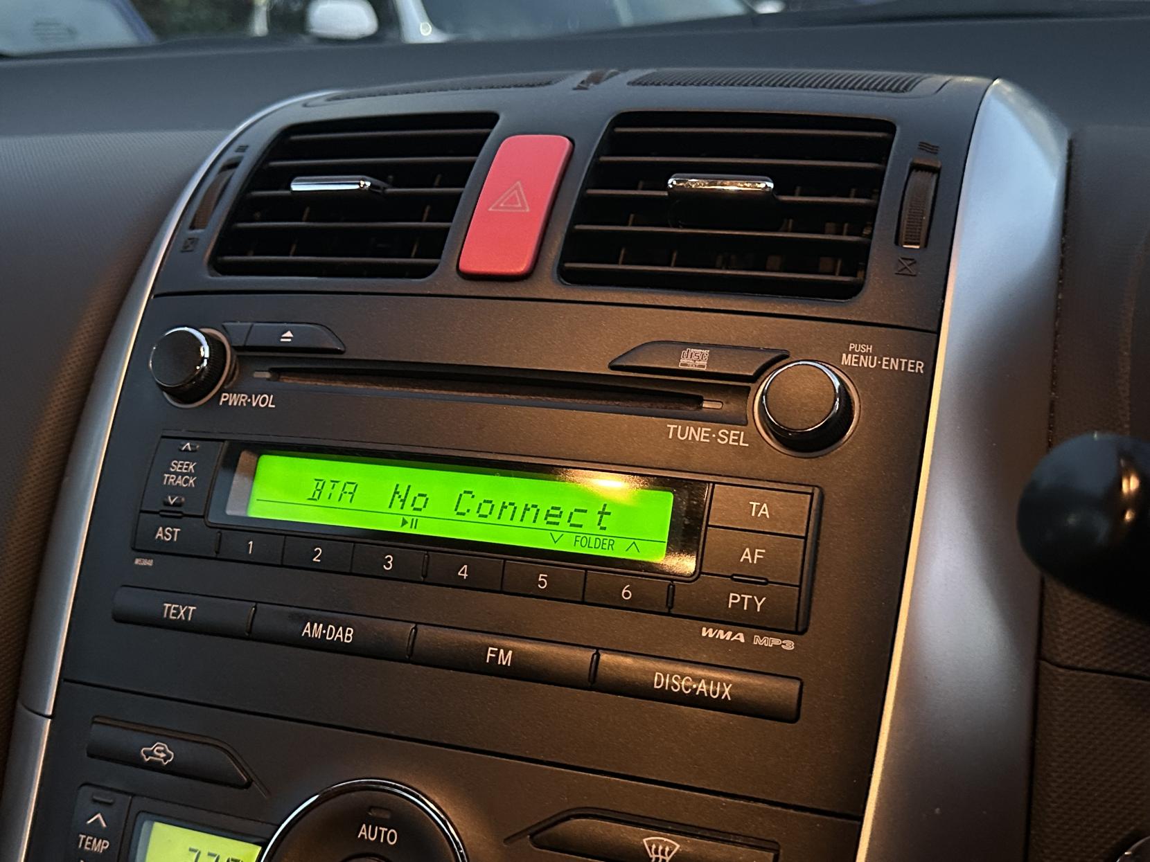 Toyota Auris 1.8 VVT-h T Spirit Hatchback 5dr Petrol Hybrid CVT Euro 5 (s/s) (136 ps)