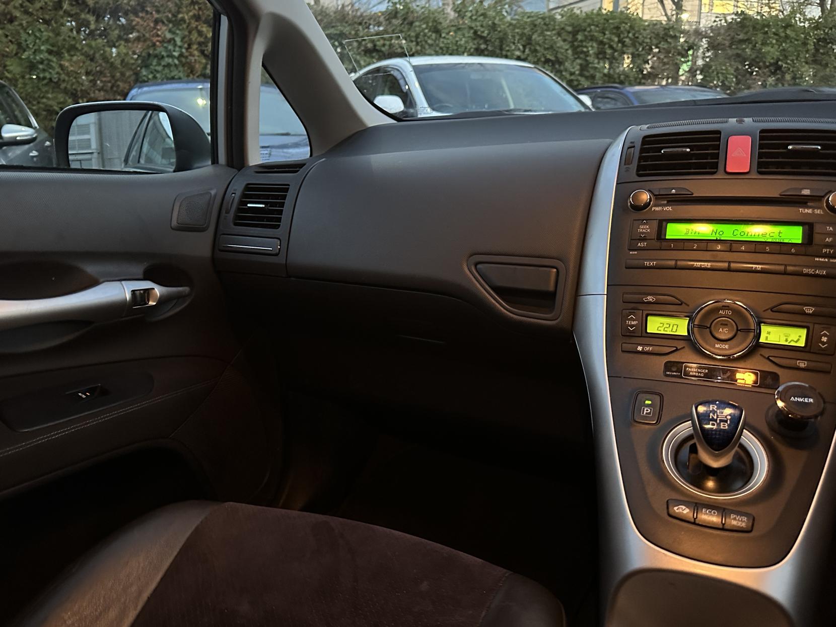 Toyota Auris 1.8 VVT-h T Spirit Hatchback 5dr Petrol Hybrid CVT Euro 5 (s/s) (136 ps)