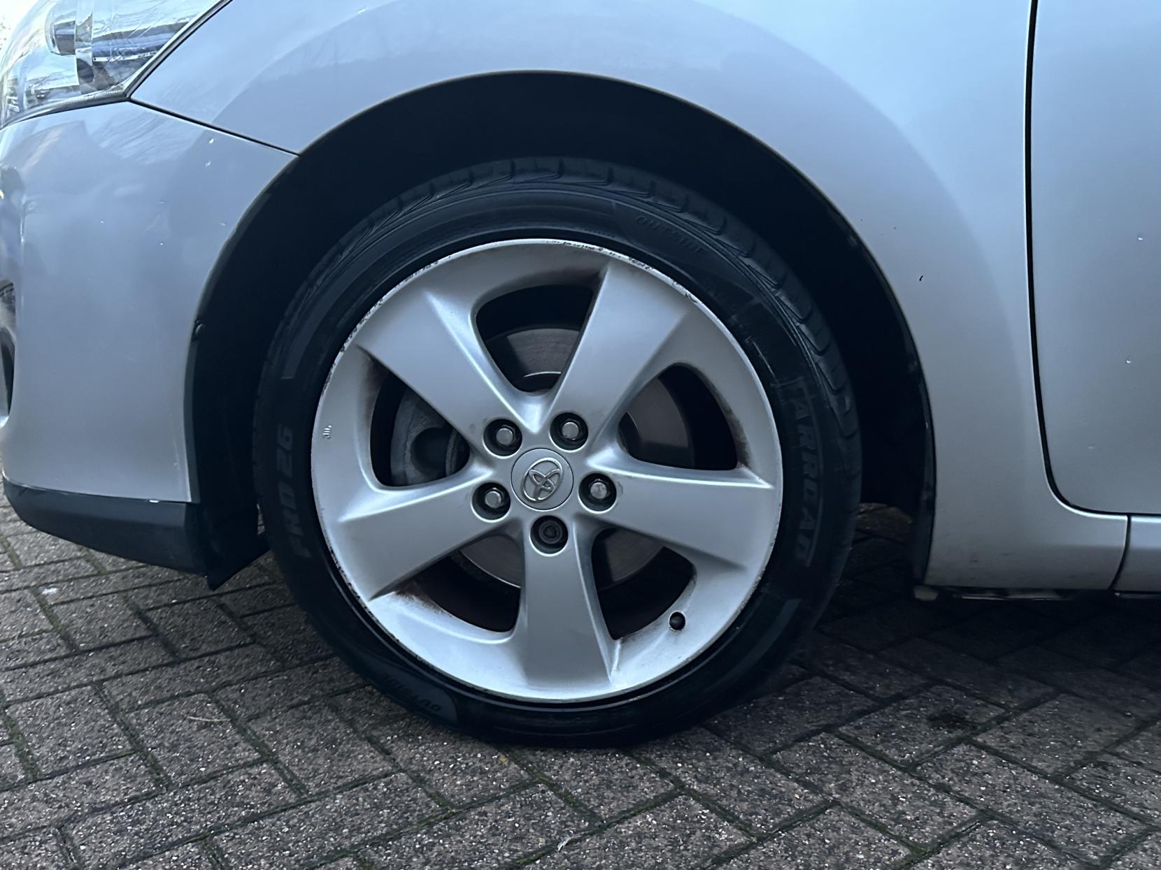 Toyota Auris 1.8 VVT-h T Spirit Hatchback 5dr Petrol Hybrid CVT Euro 5 (s/s) (136 ps)