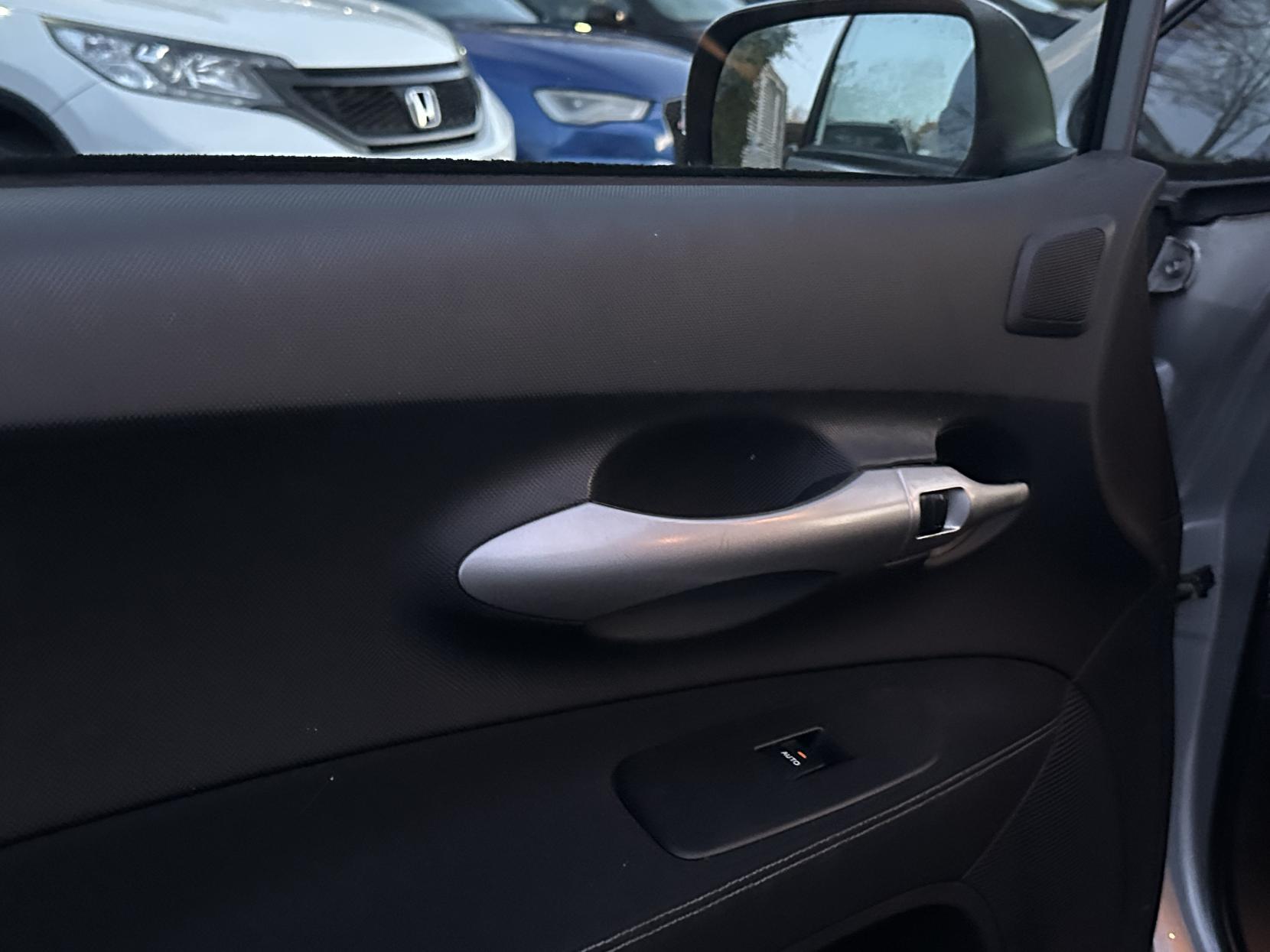 Toyota Auris 1.8 VVT-h T Spirit Hatchback 5dr Petrol Hybrid CVT Euro 5 (s/s) (136 ps)