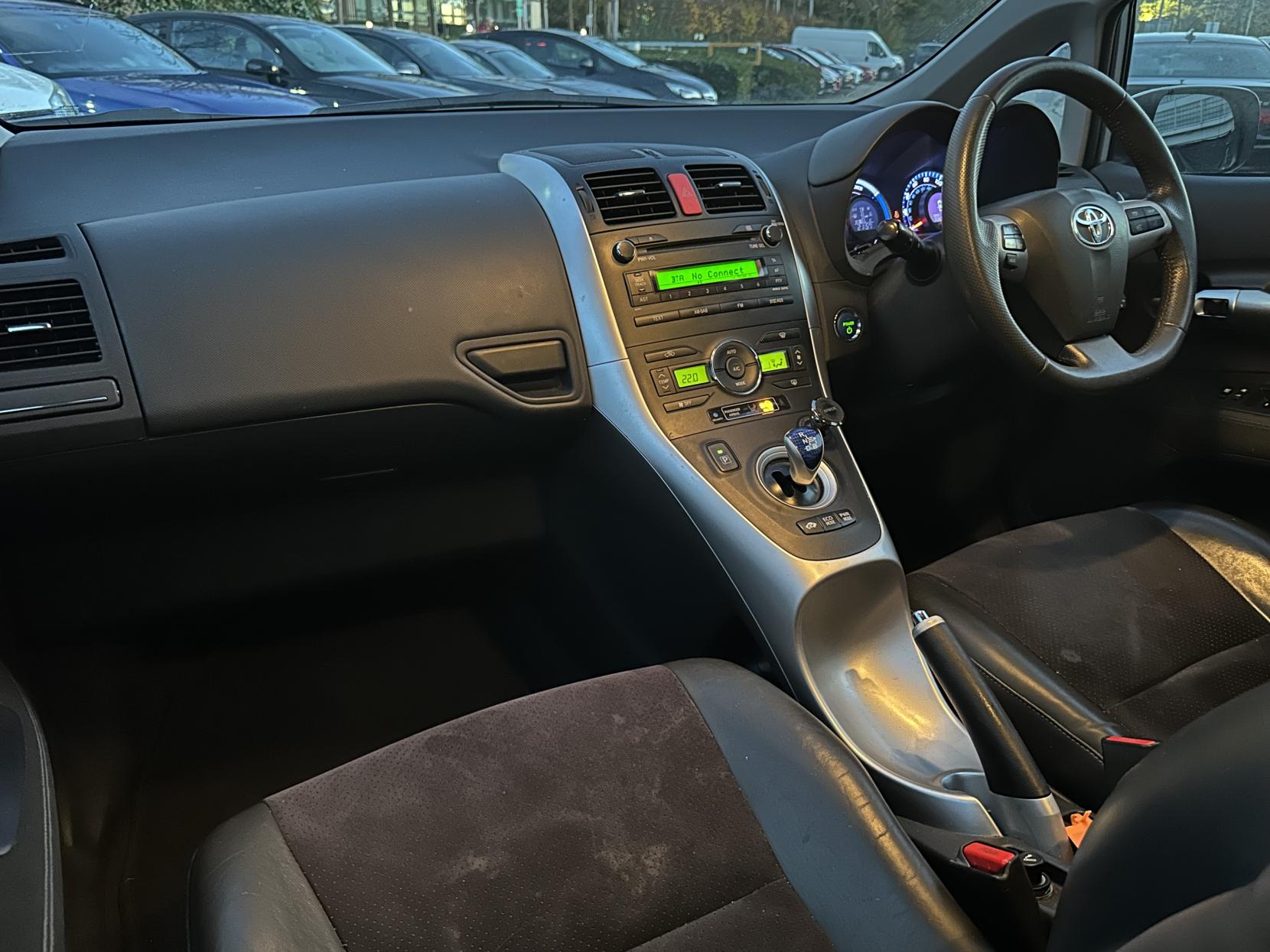 Toyota Auris 1.8 VVT-h T Spirit Hatchback 5dr Petrol Hybrid CVT Euro 5 (s/s) (136 ps)