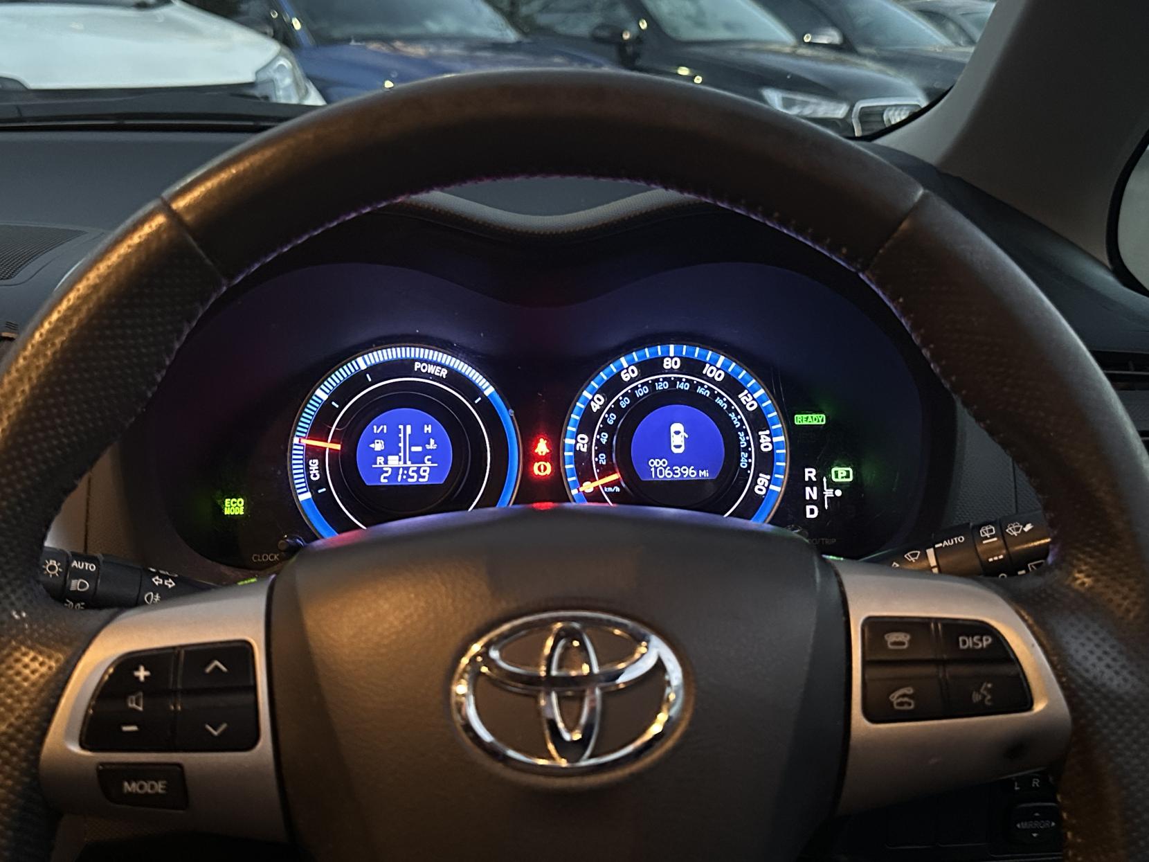 Toyota Auris 1.8 VVT-h T Spirit Hatchback 5dr Petrol Hybrid CVT Euro 5 (s/s) (136 ps)