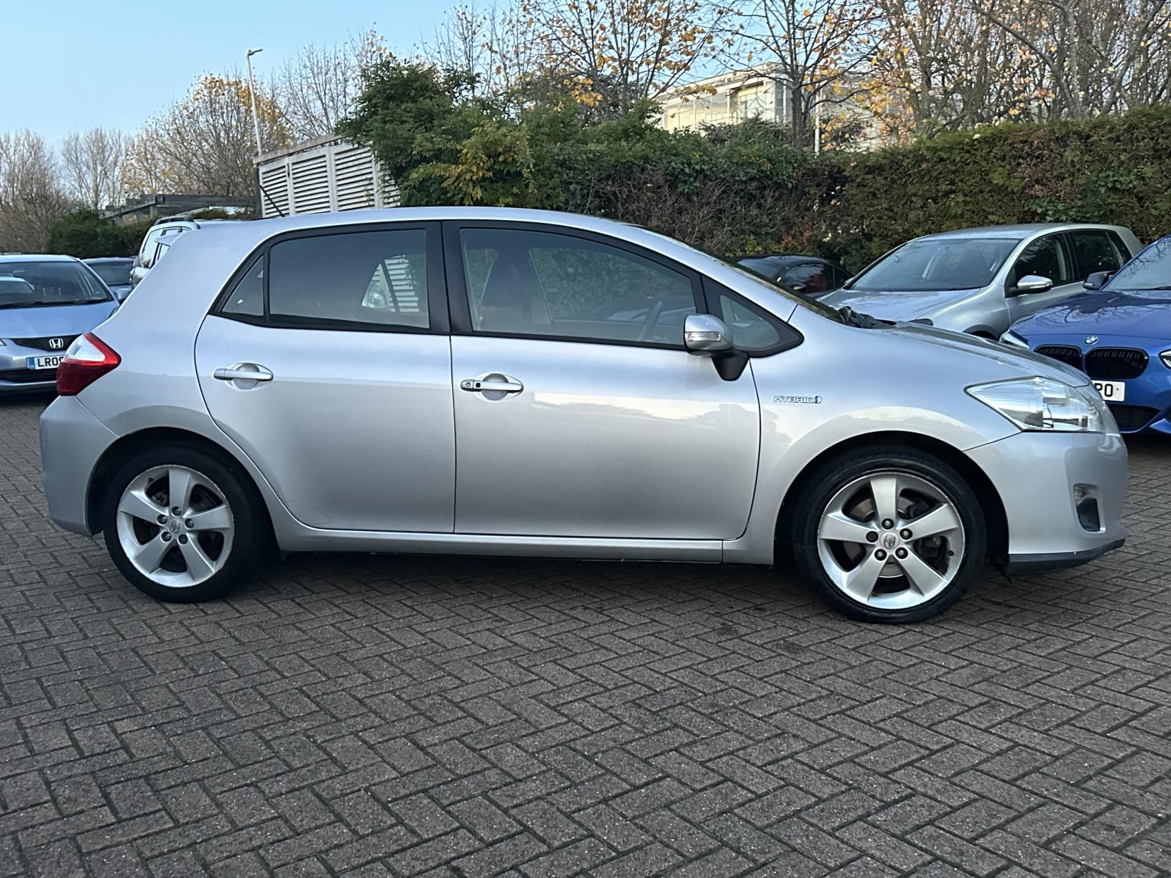 Toyota Auris 1.8 VVT-h T Spirit Hatchback 5dr Petrol Hybrid CVT Euro 5 (s/s) (136 ps)