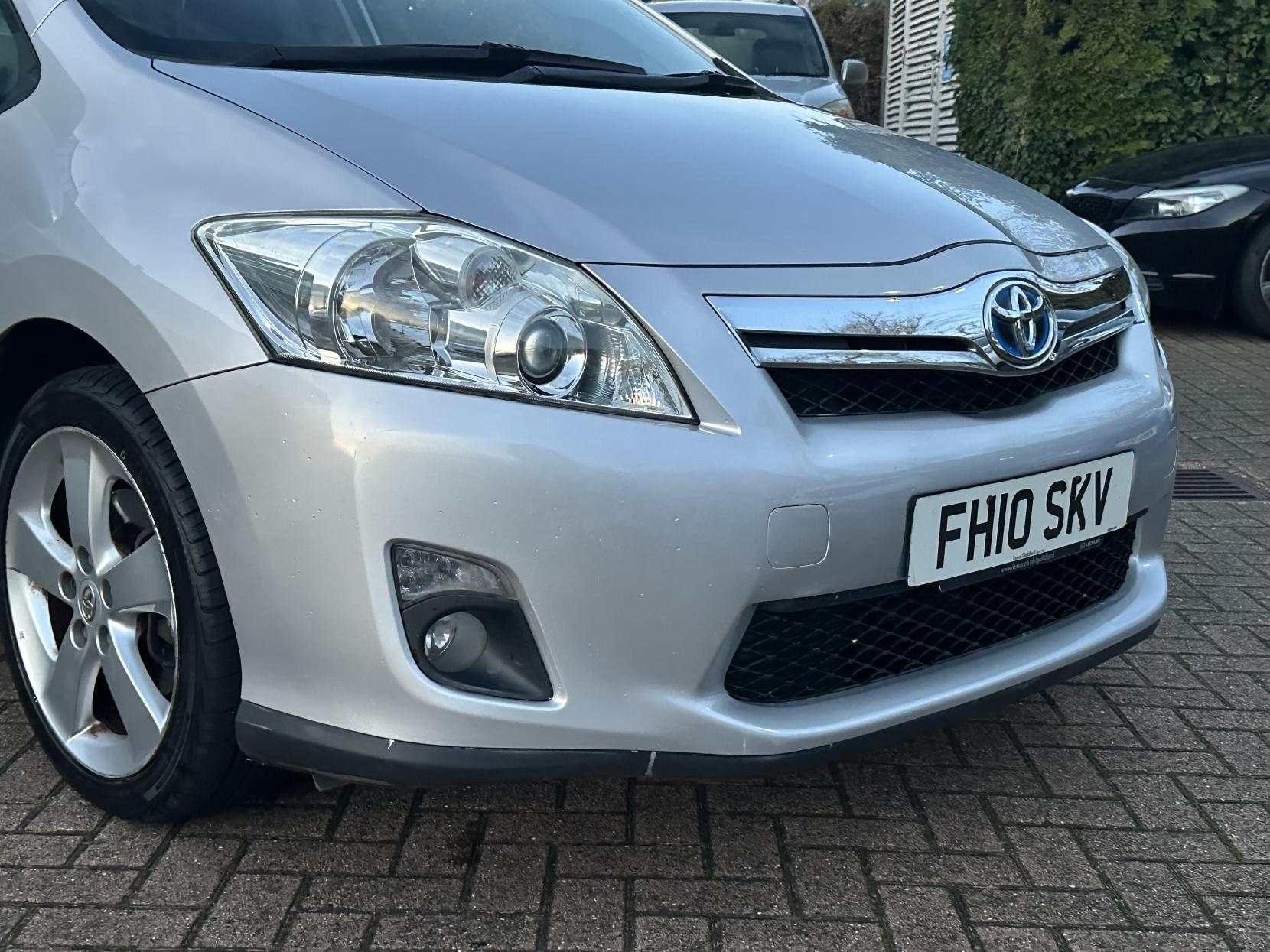 Toyota Auris 1.8 VVT-h T Spirit Hatchback 5dr Petrol Hybrid CVT Euro 5 (s/s) (136 ps)