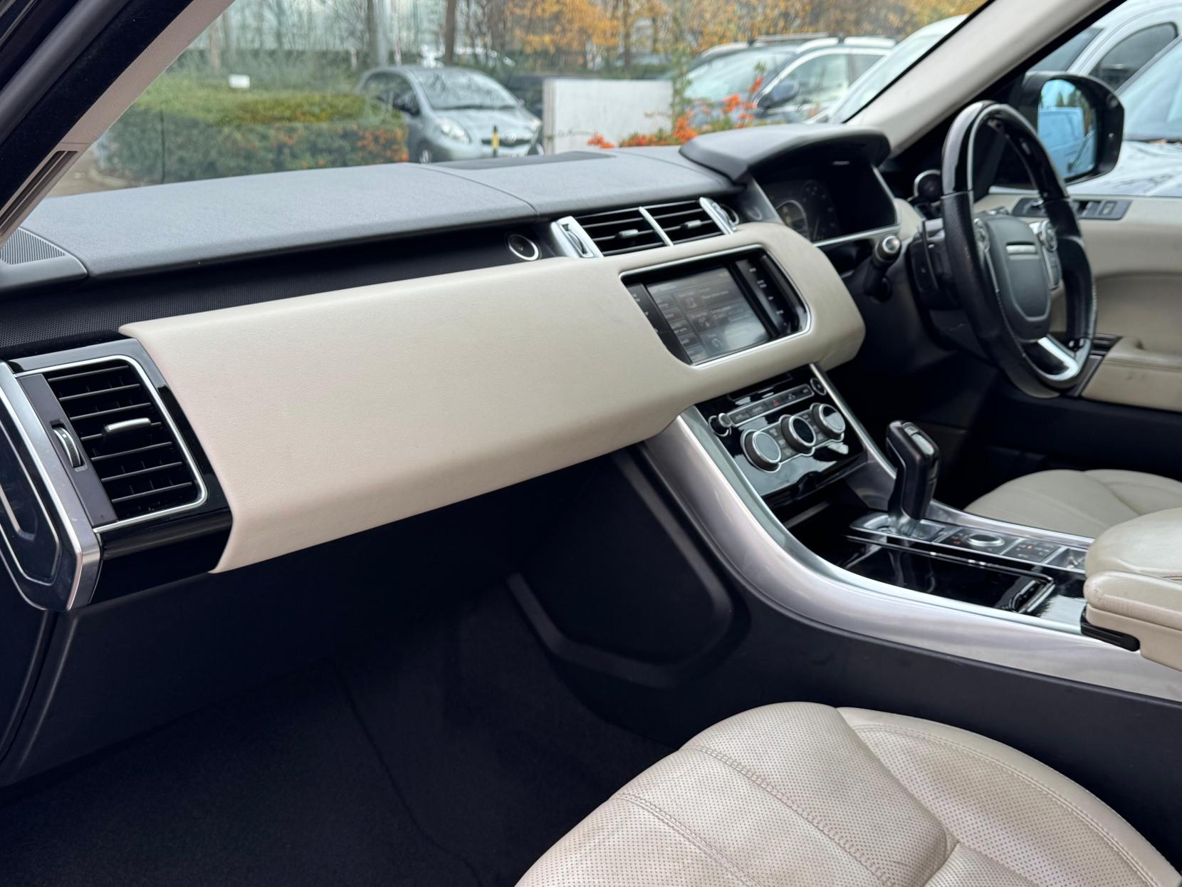 Land Rover Range Rover Sport 3.0 SD V6 HSE SUV 5dr Diesel Auto 4WD Euro 5 (s/s) (292 ps)