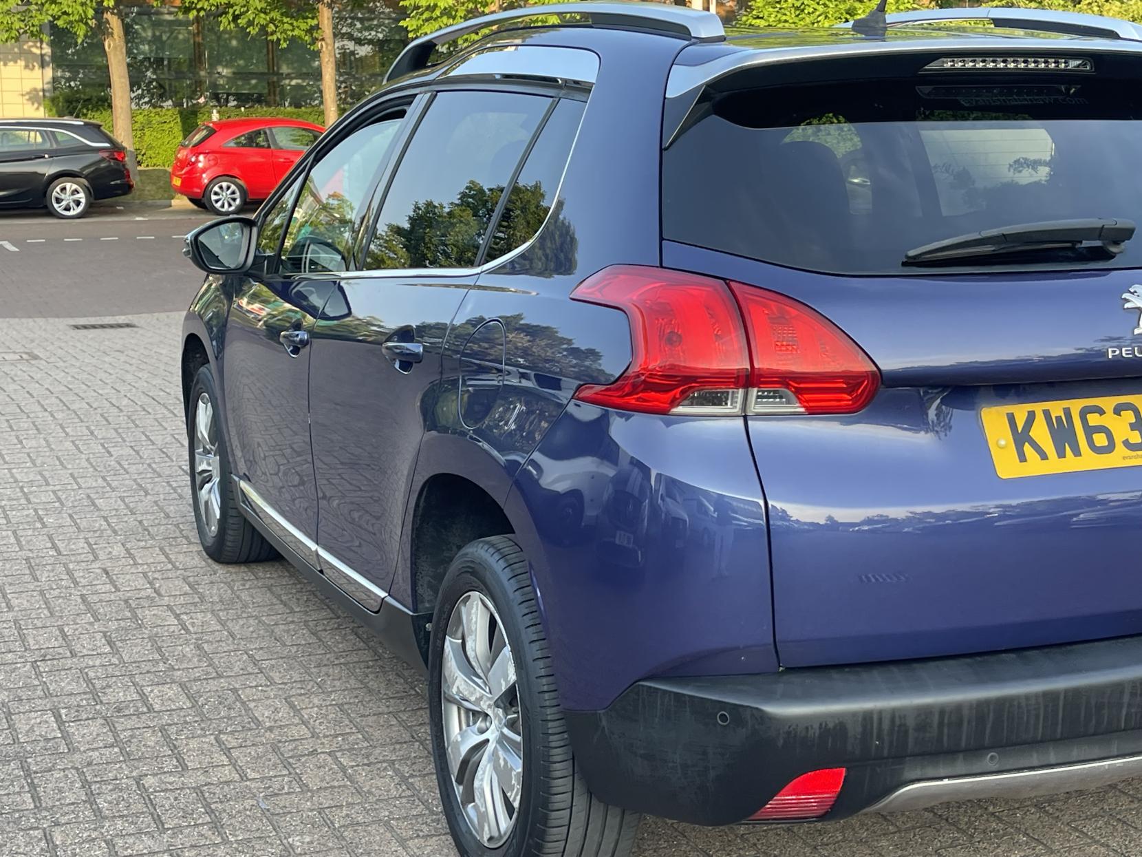 Peugeot 2008 1.6 e-HDi Allure SUV 5dr Diesel EGC Euro 5 (s/s) (92 ps)