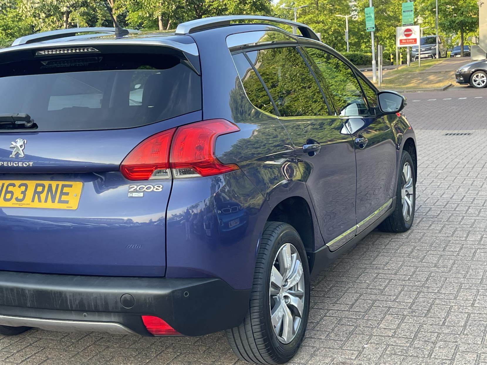 Peugeot 2008 1.6 e-HDi Allure SUV 5dr Diesel EGC Euro 5 (s/s) (92 ps)