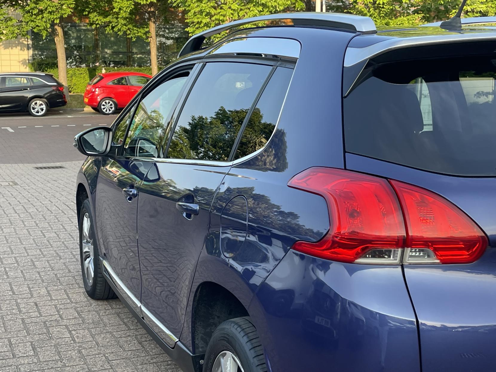 Peugeot 2008 1.6 e-HDi Allure SUV 5dr Diesel EGC Euro 5 (s/s) (92 ps)