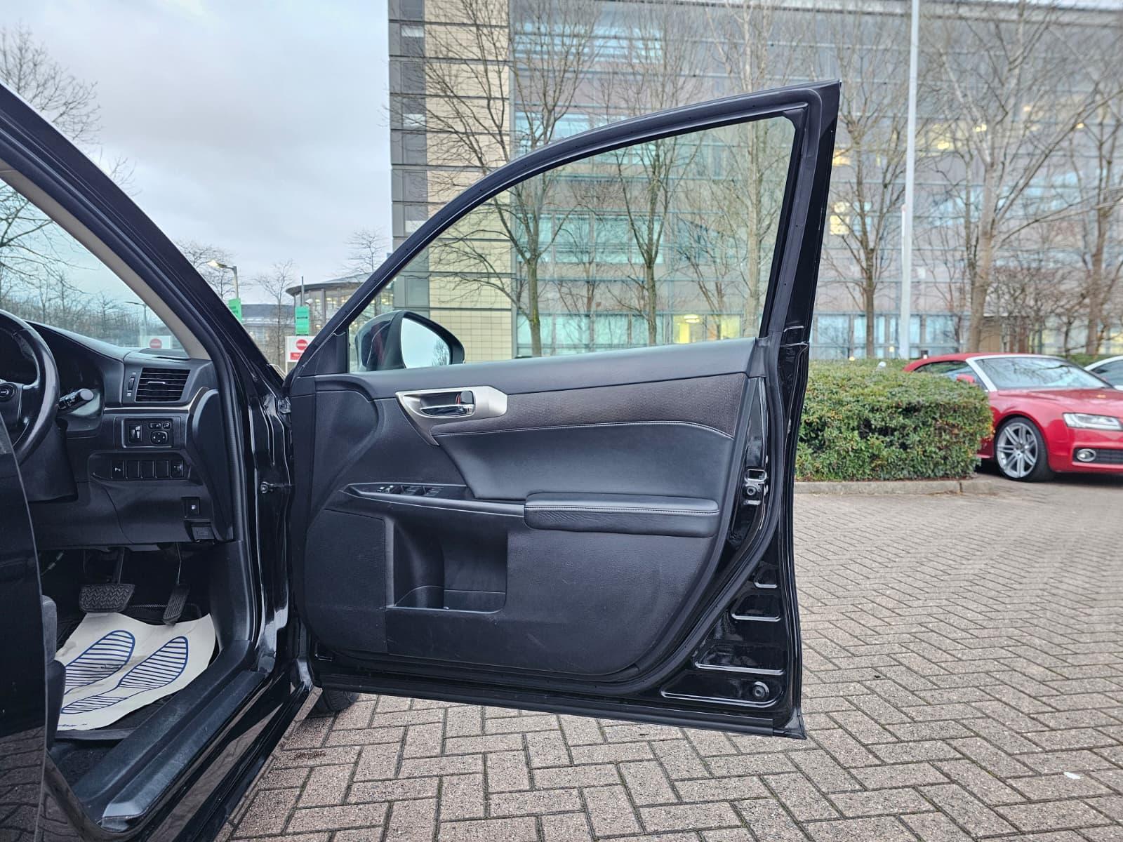 Lexus CT 1.8 200h Advance Hatchback 5dr Petrol Hybrid CVT Euro 6 (s/s) (136 ps)