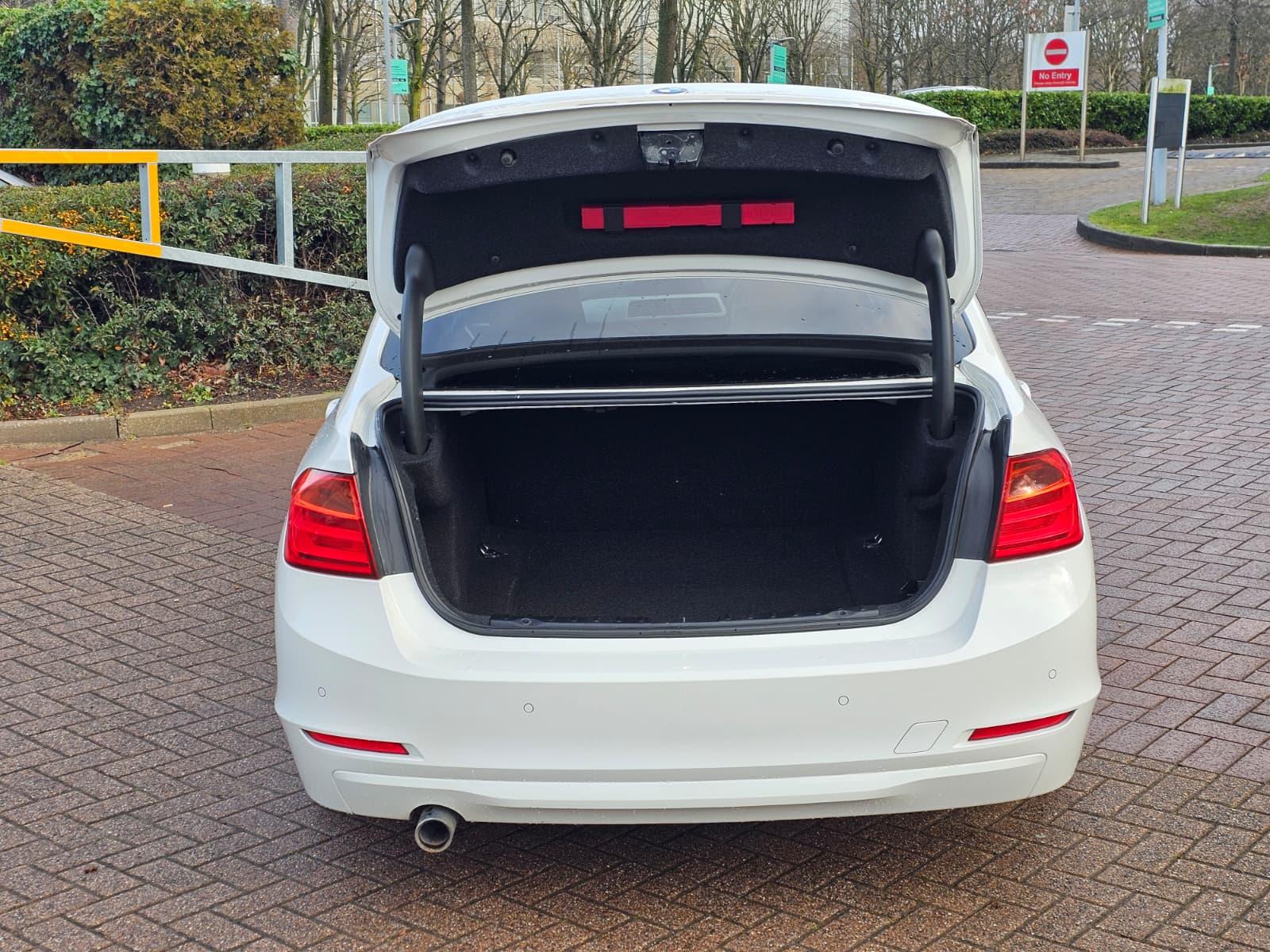 BMW 3 Series 2.0 320d ED EfficientDynamics Business Saloon 4dr Diesel Auto Euro 5 (s/s) (163 ps)