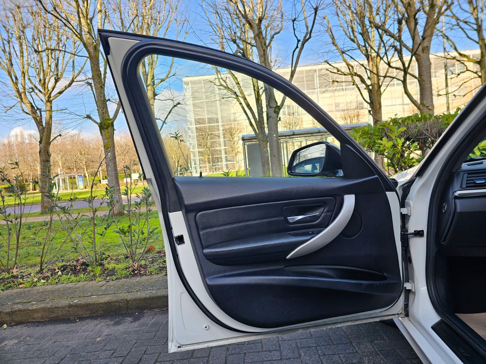 BMW 3 Series 2.0 320d ED EfficientDynamics Business Saloon 4dr Diesel Auto Euro 5 (s/s) (163 ps)