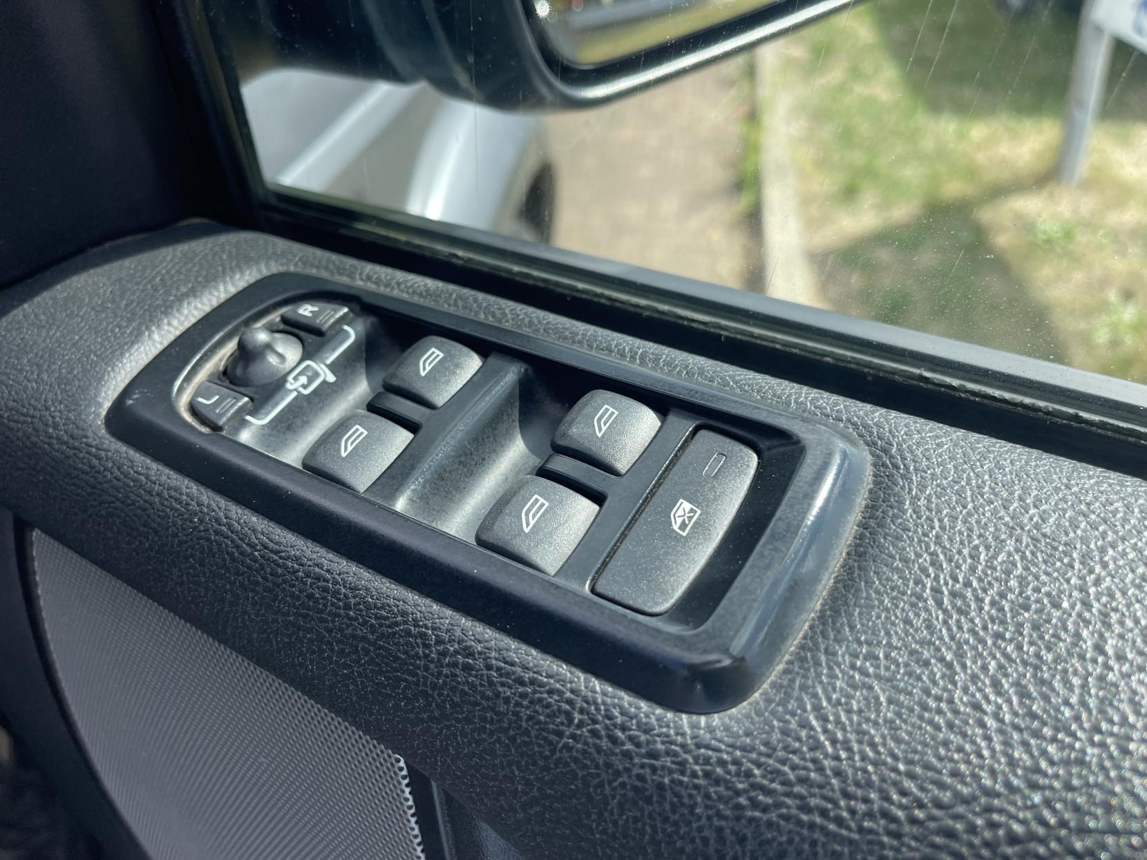 Land Rover Discovery 4 3.0 SD V6 HSE SUV 5dr Diesel Auto 4WD Euro 5 (255 bhp)