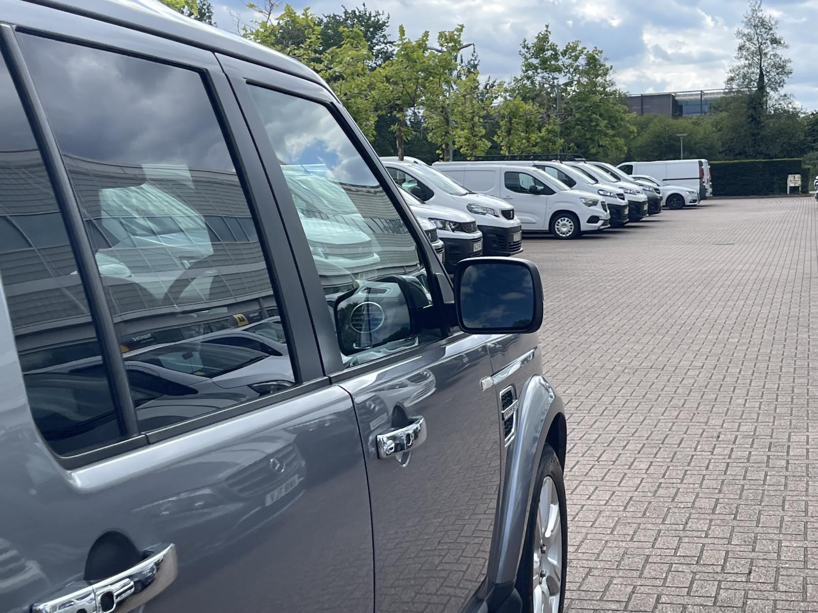 Land Rover Discovery 4 3.0 SD V6 HSE SUV 5dr Diesel Auto 4WD Euro 5 (255 bhp)