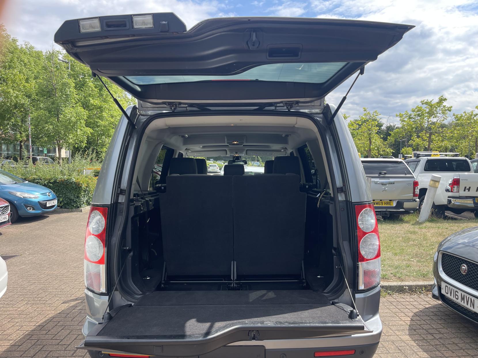 Land Rover Discovery 4 3.0 SD V6 HSE SUV 5dr Diesel Auto 4WD Euro 5 (255 bhp)