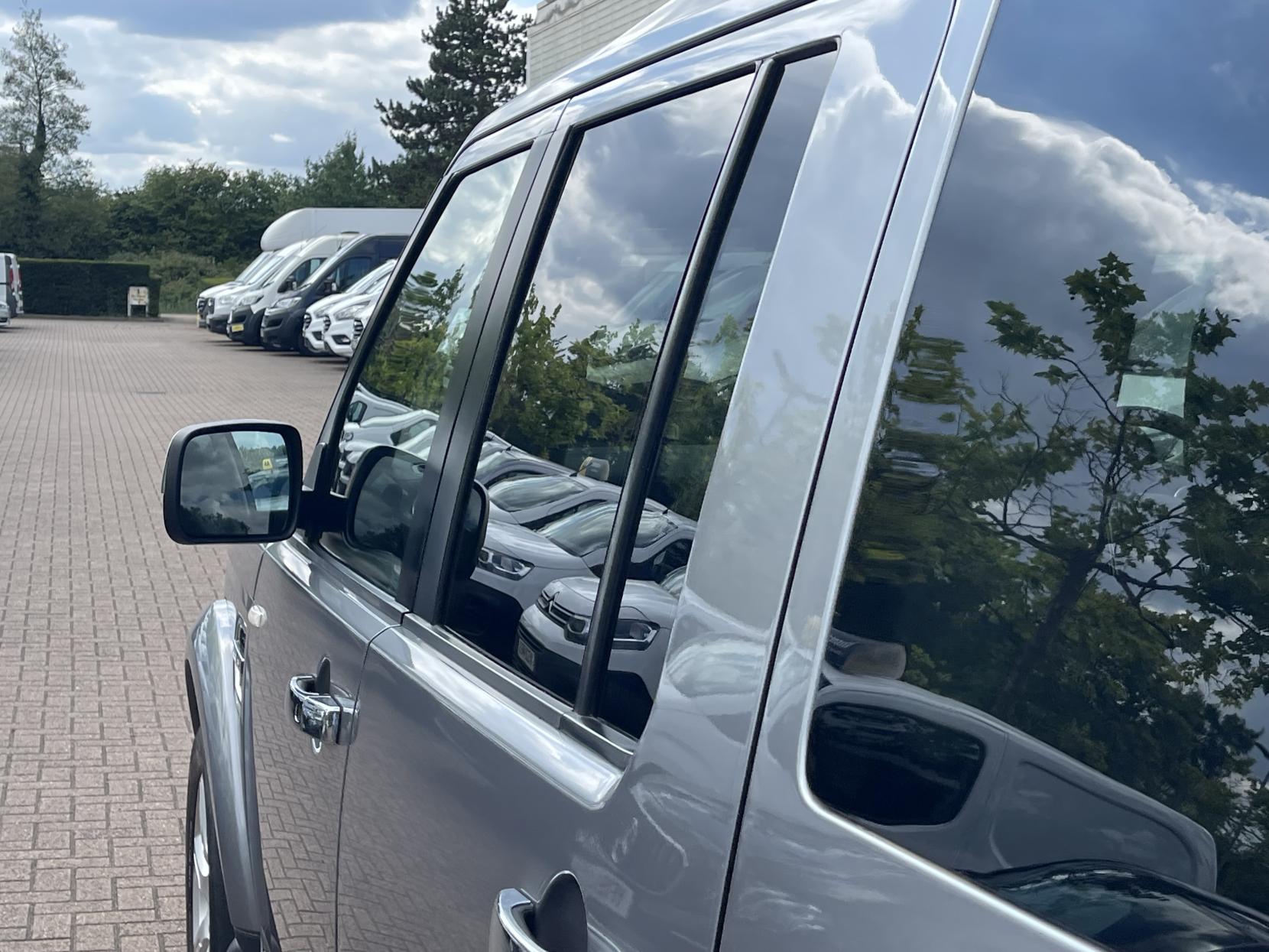 Land Rover Discovery 4 3.0 SD V6 HSE SUV 5dr Diesel Auto 4WD Euro 5 (255 bhp)