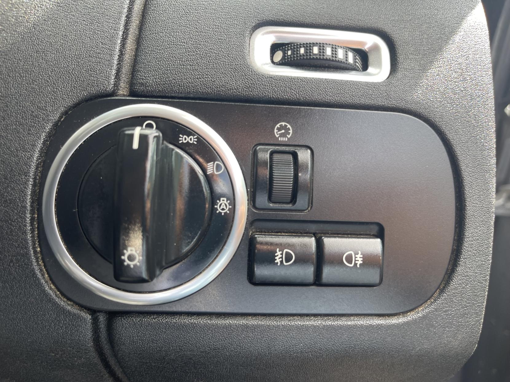 Land Rover Discovery 4 3.0 SD V6 HSE SUV 5dr Diesel Auto 4WD Euro 5 (255 bhp)