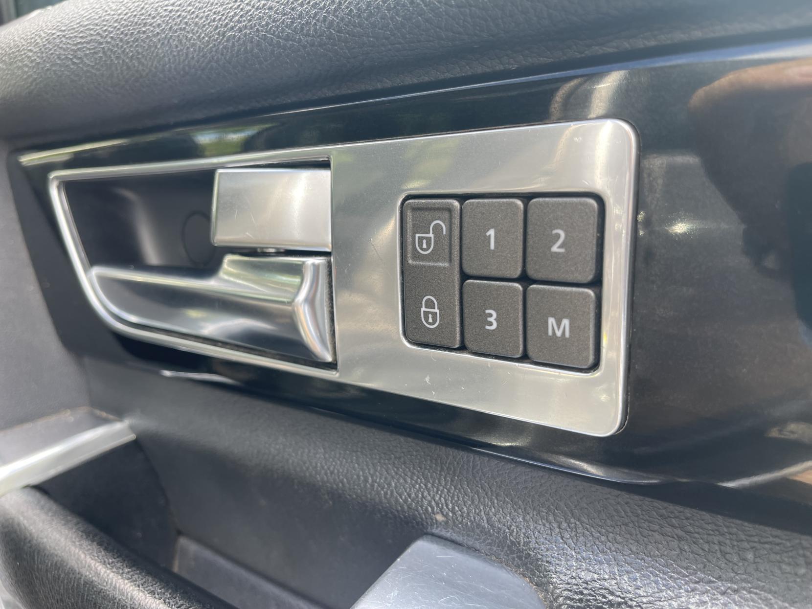 Land Rover Discovery 4 3.0 SD V6 HSE SUV 5dr Diesel Auto 4WD Euro 5 (255 bhp)