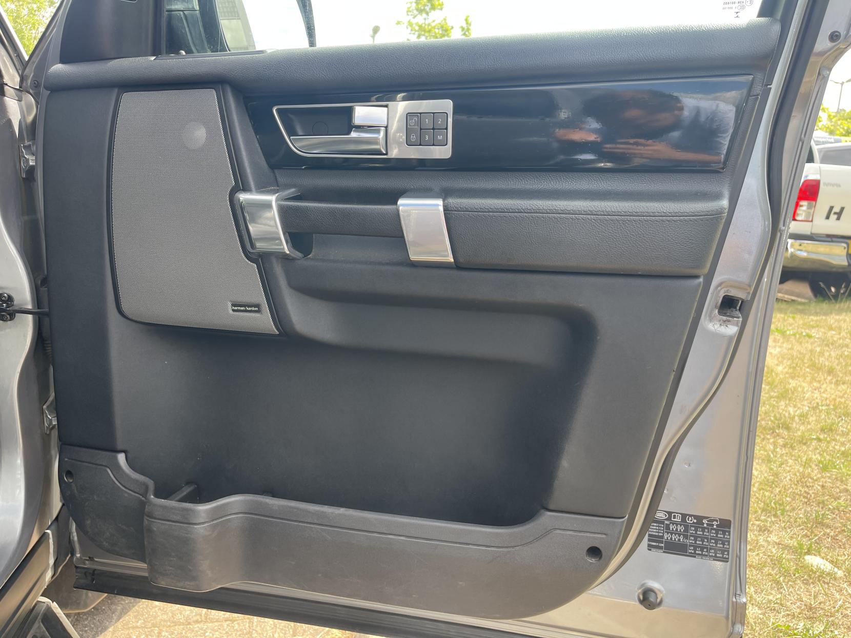 Land Rover Discovery 4 3.0 SD V6 HSE SUV 5dr Diesel Auto 4WD Euro 5 (255 bhp)