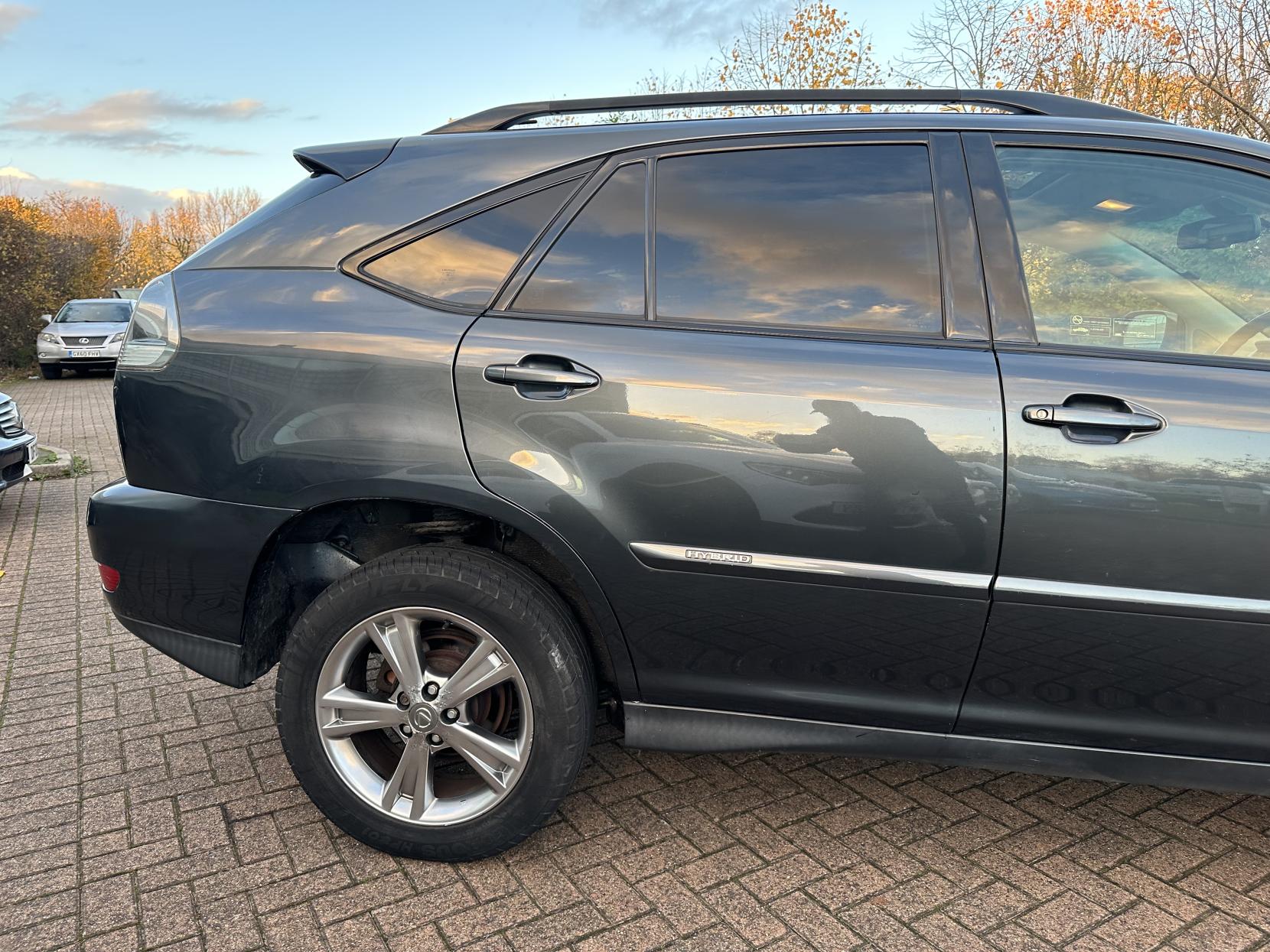 Lexus RX 3.3 400h SE-L SUV 5dr Petrol Hybrid CVT (192 g/km, 208 bhp)