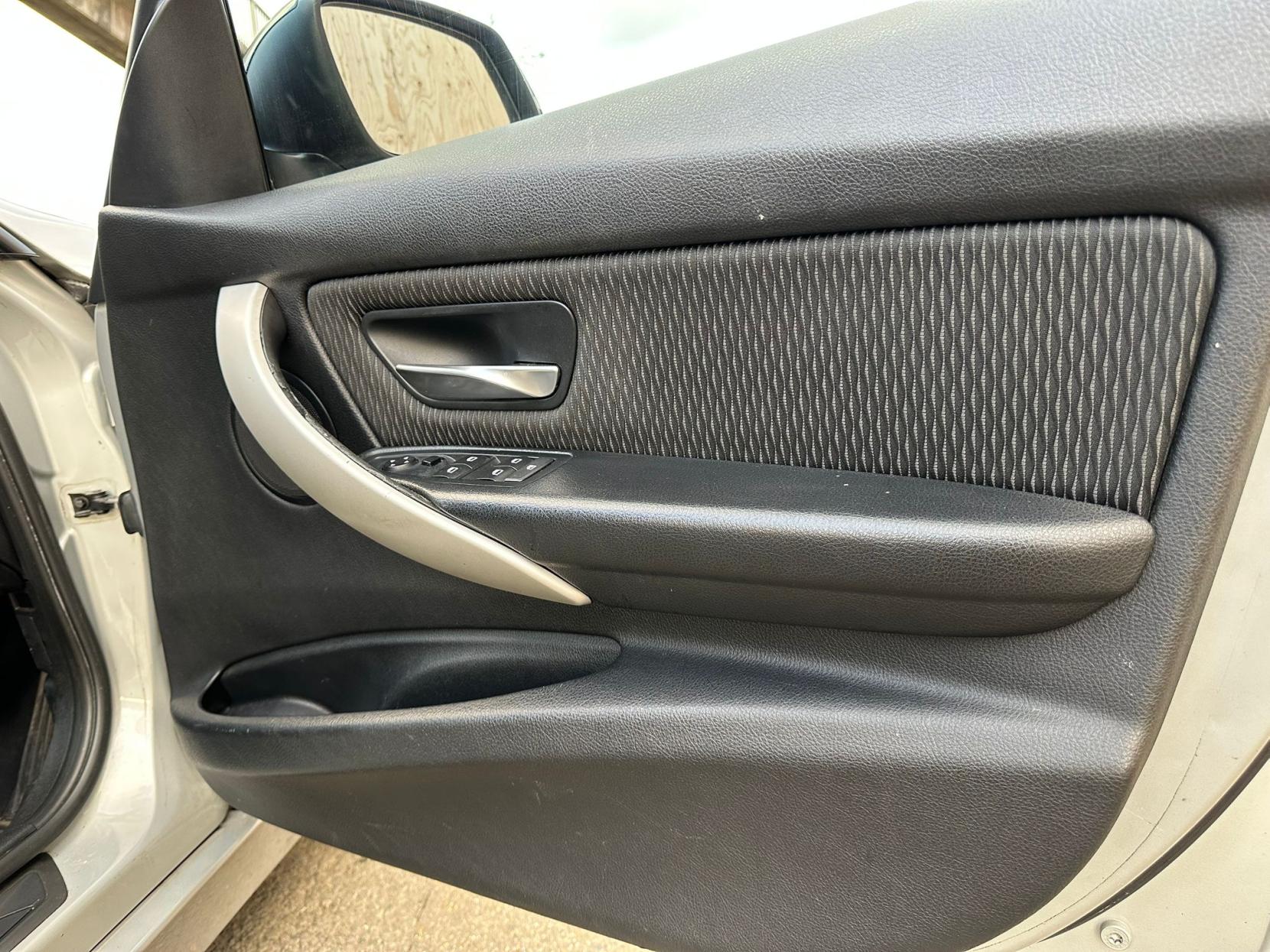 BMW 3 Series 2.0 320d ED EfficientDynamics Saloon 4dr Diesel Auto Euro 5 (s/s) (163 ps)