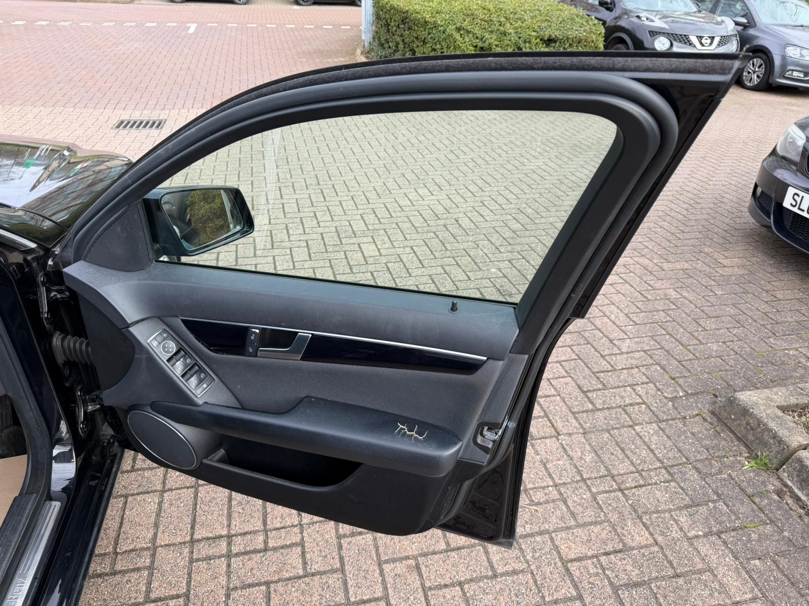 Mercedes-Benz C Class 1.8 C180 BlueEfficiency SE Edition 125 Saloon 4dr Petrol G-Tronic+ Euro 5 (s/s) (156 ps)