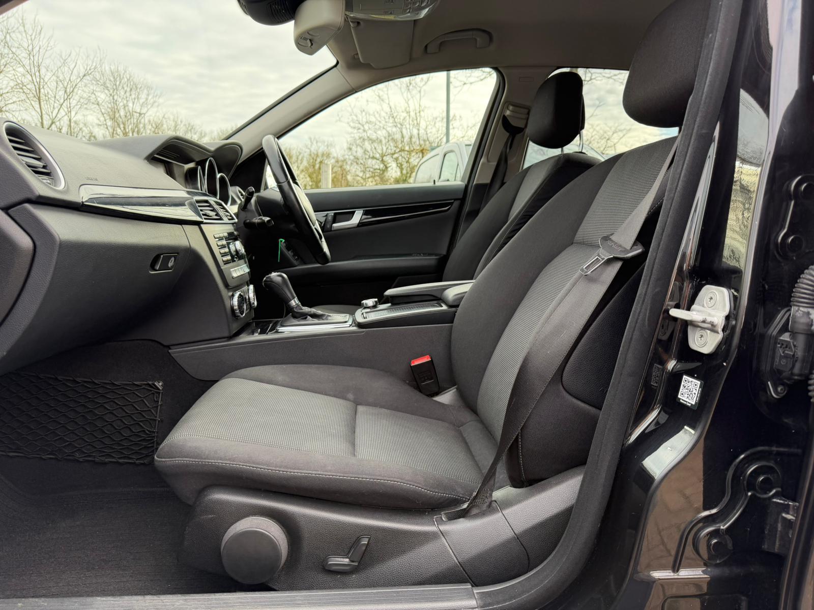 Mercedes-Benz C Class 1.8 C180 BlueEfficiency SE Edition 125 Saloon 4dr Petrol G-Tronic+ Euro 5 (s/s) (156 ps)