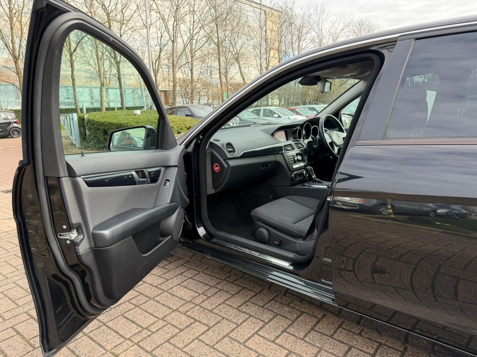 Mercedes-Benz C Class 1.8 C180 BlueEfficiency SE Edition 125 Saloon 4dr Petrol G-Tronic+ Euro 5 (s/s) (156 ps)