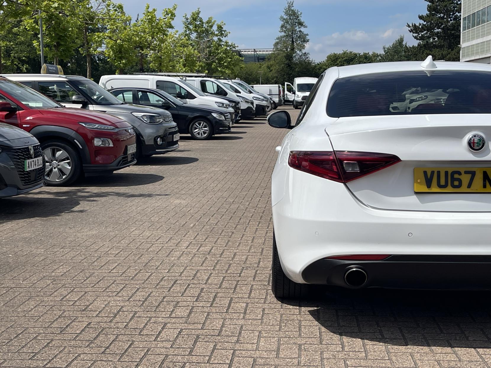 Alfa Romeo Giulia 2.0T Super Saloon 4dr Petrol Auto Euro 6 (s/s) (200 ps)