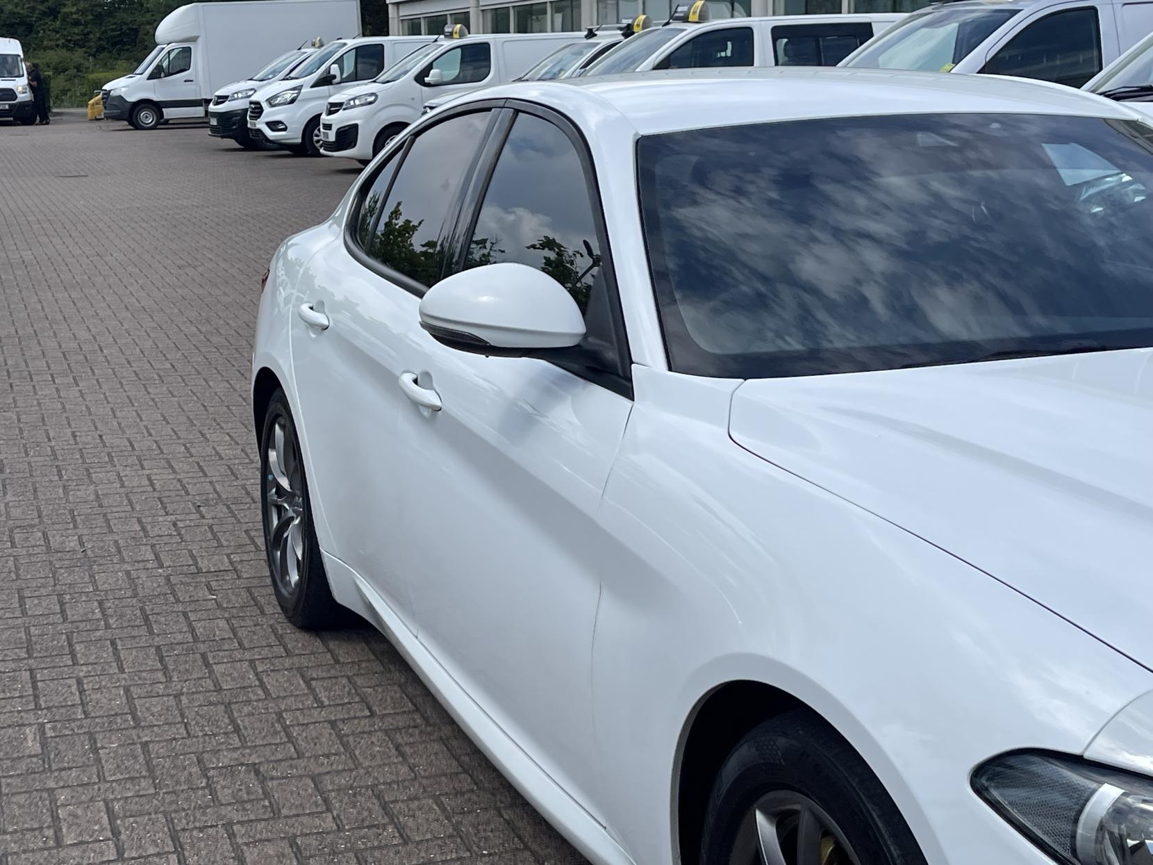 Alfa Romeo Giulia 2.0T Super Saloon 4dr Petrol Auto Euro 6 (s/s) (200 ps)