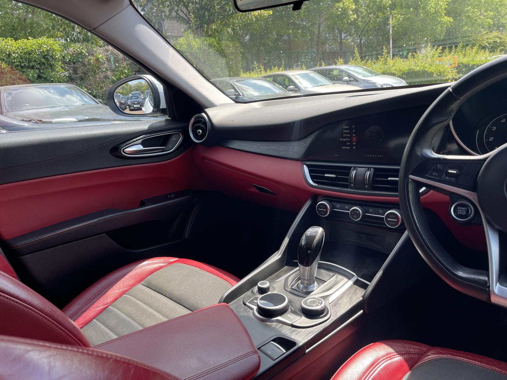 Alfa Romeo Giulia 2.0T Super Saloon 4dr Petrol Auto Euro 6 (s/s) (200 ps)