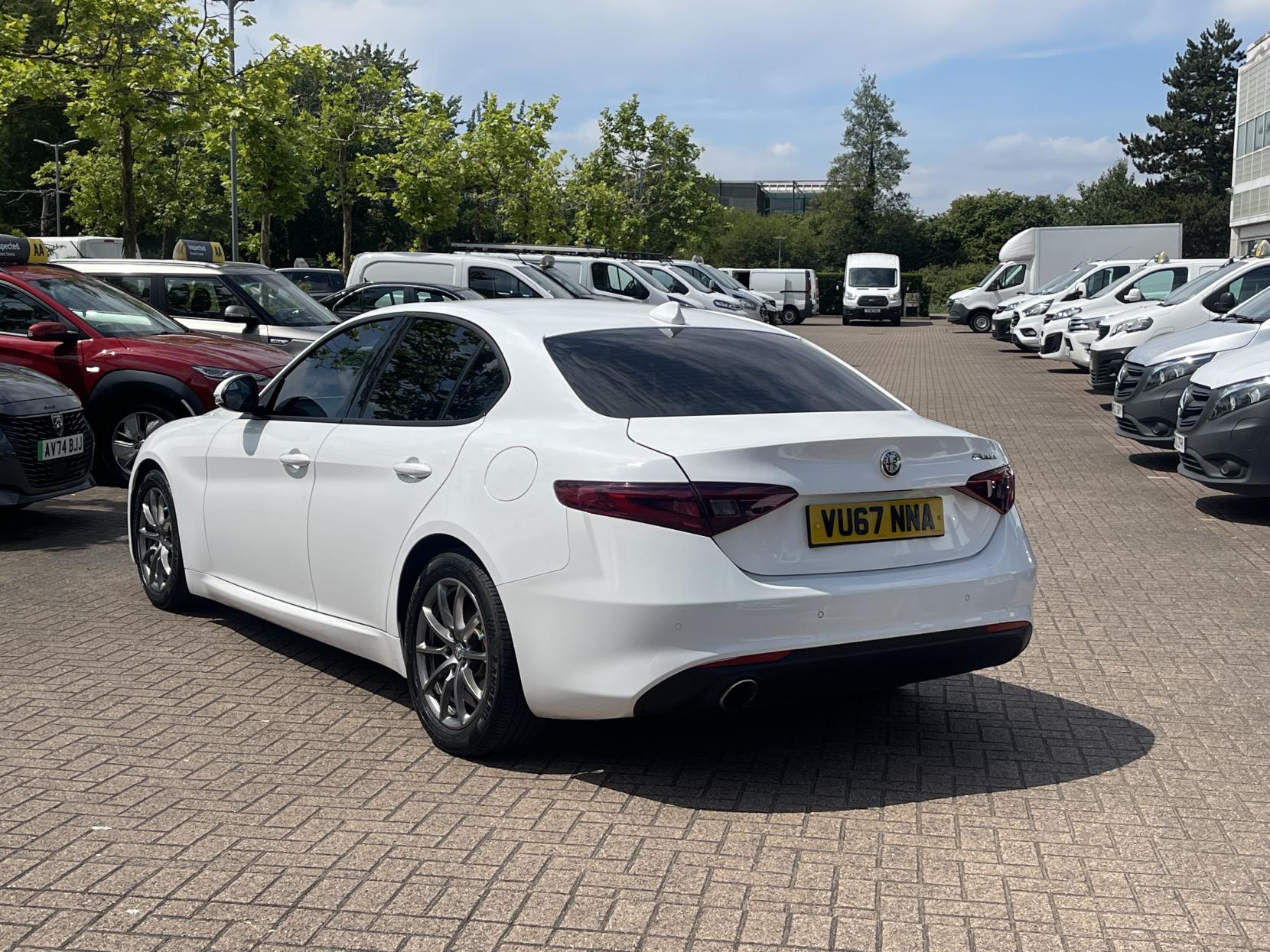 Alfa Romeo Giulia 2.0T Super Saloon 4dr Petrol Auto Euro 6 (s/s) (200 ps)