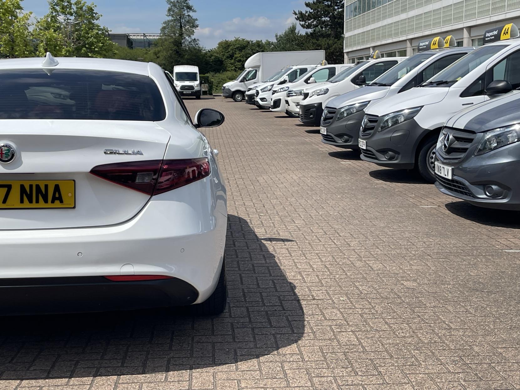 Alfa Romeo Giulia 2.0T Super Saloon 4dr Petrol Auto Euro 6 (s/s) (200 ps)