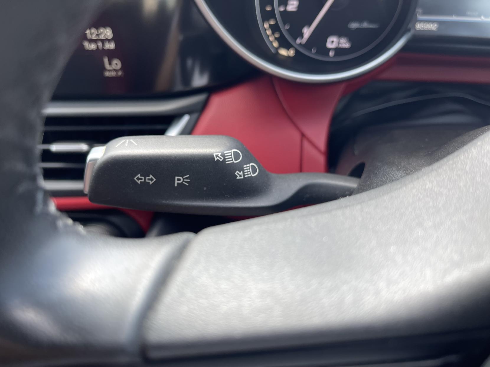 Alfa Romeo Giulia 2.0T Super Saloon 4dr Petrol Auto Euro 6 (s/s) (200 ps)