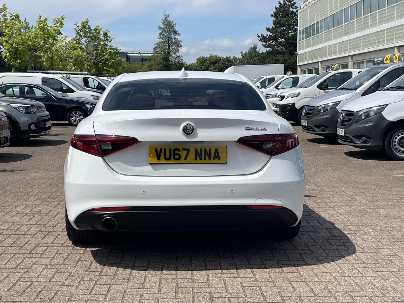 Alfa Romeo Giulia 2.0T Super Saloon 4dr Petrol Auto Euro 6 (s/s) (200 ps)