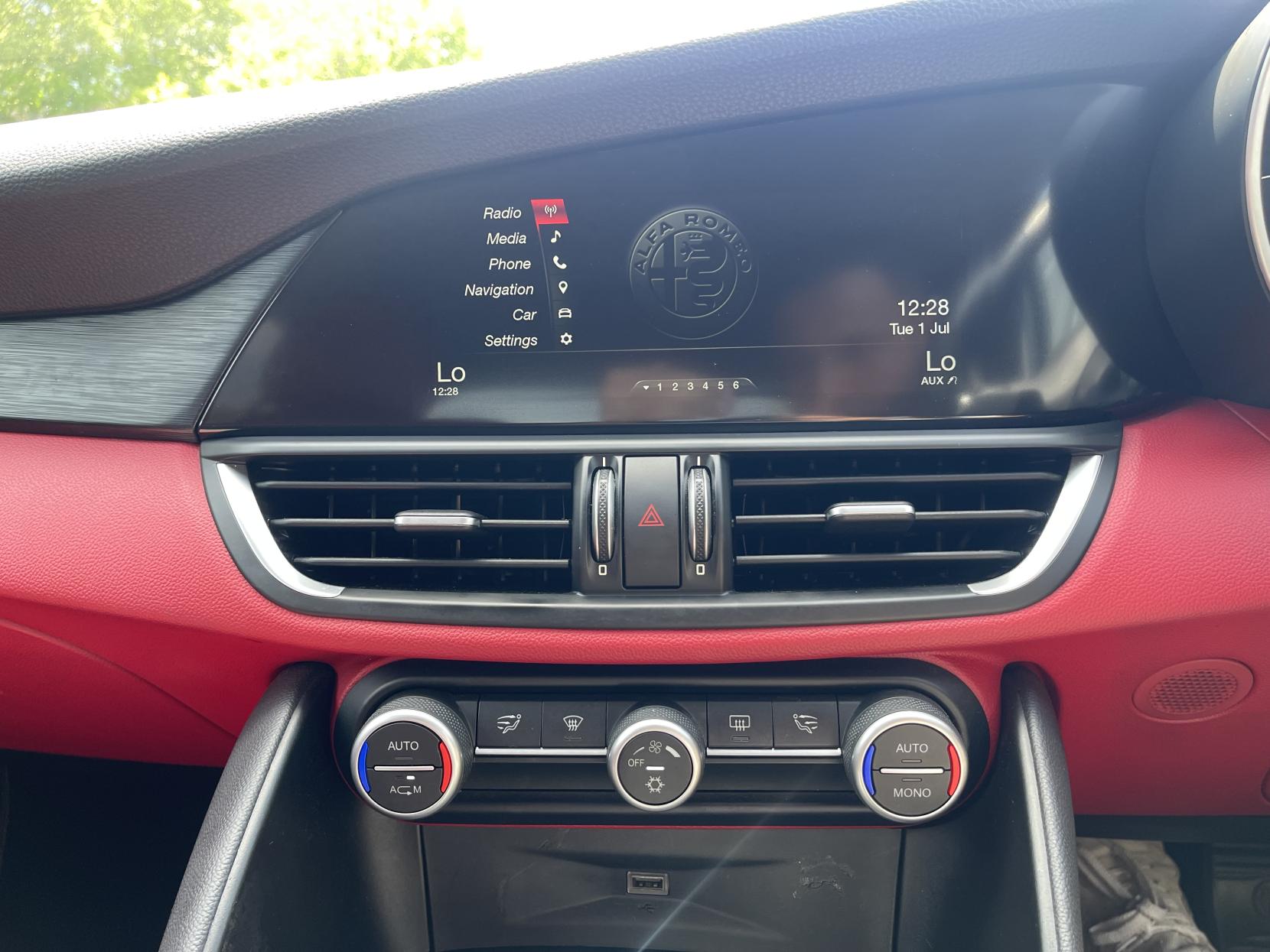 Alfa Romeo Giulia 2.0T Super Saloon 4dr Petrol Auto Euro 6 (s/s) (200 ps)