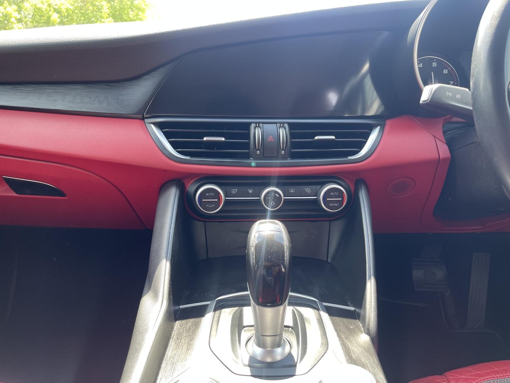 Alfa Romeo Giulia 2.0T Super Saloon 4dr Petrol Auto Euro 6 (s/s) (200 ps)