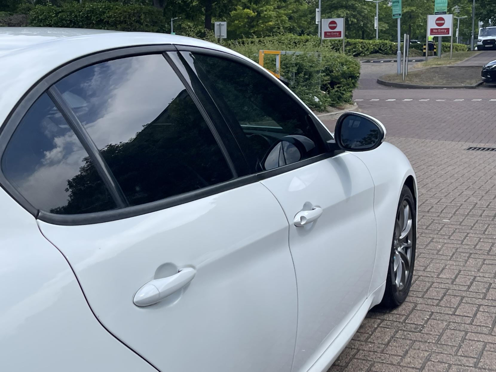 Alfa Romeo Giulia 2.0T Super Saloon 4dr Petrol Auto Euro 6 (s/s) (200 ps)
