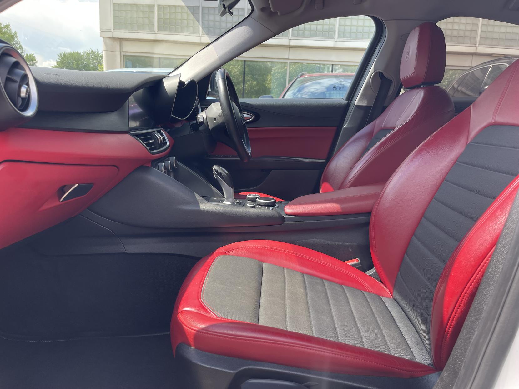Alfa Romeo Giulia 2.0T Super Saloon 4dr Petrol Auto Euro 6 (s/s) (200 ps)