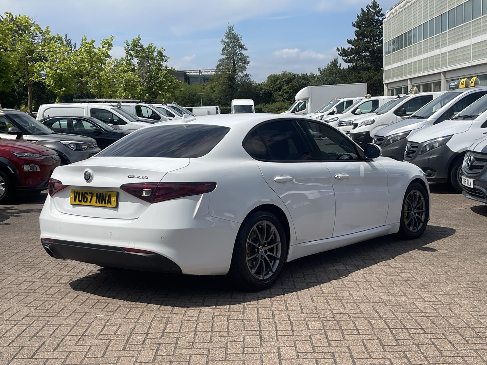 Alfa Romeo Giulia 2.0T Super Saloon 4dr Petrol Auto Euro 6 (s/s) (200 ps)